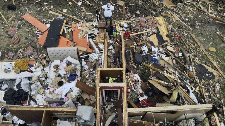 Al menos 25 personas murieron y decenas más resultaron heridas en Misisipi cuando la tormenta masiva arrasó a través de varias ciudades el viernes por la noche.