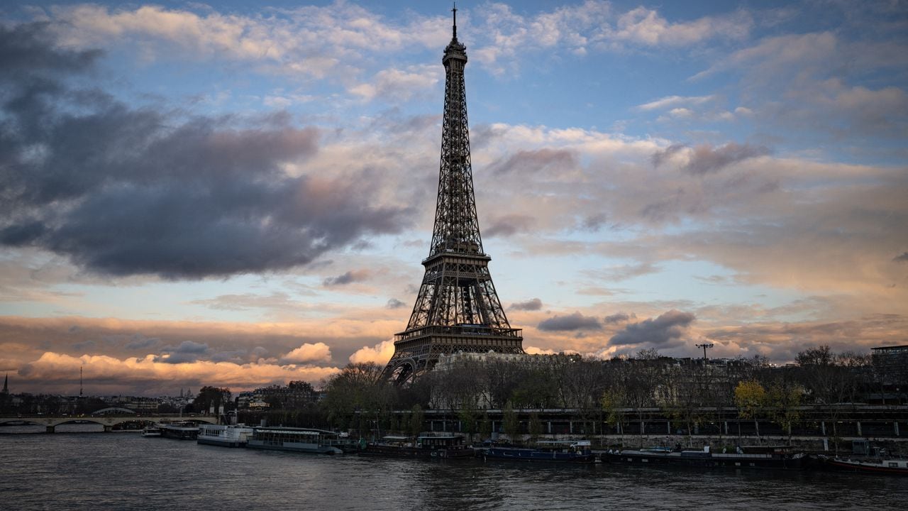 Por esta razón cierran indefinidamente la 'icónica' Torre Eiffel de París