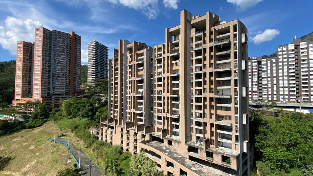 Edificio Continental Towers de Medellín, en riesgo de colapso desde 2013.