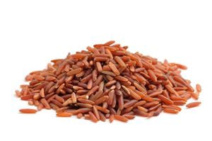 El arroz rojo previene y reduce la acumulación de colesterol elevado en la sangre.