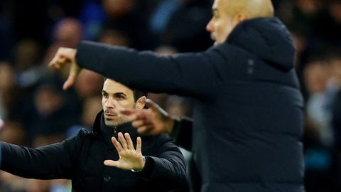 Soccer Football - FA Cup - Fourth Round - Manchester City v Arsenal - Etihad Stadium, Manchester, Britain - January 27, 2023 Arsenal manager Mikel Arteta and Manchester City manager Pep Guardiola gesture REUTERS/Molly Darlington