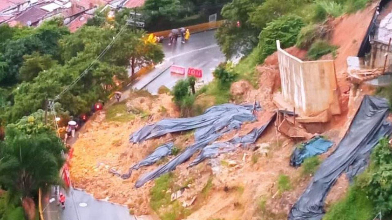Deslizamiento de tierra en Medellín, cerca de 200 personas tuvieron que evacuar los hogares de manera temporal.