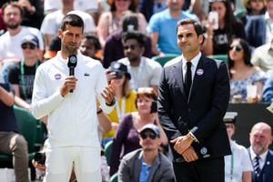 Djokovic y Federer, en julio de 2022, durante una ceremonia del centenario de Wimbledon