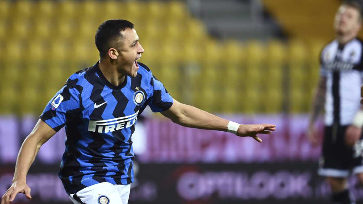 Alexis Sánchez, la figura en la victoria del Inter ante Parma. Foto: AP/Massimo Paolone