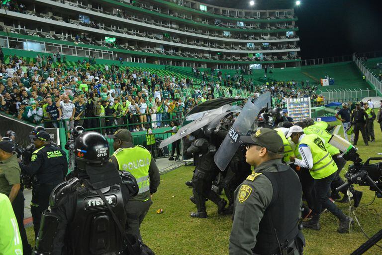 Imágenes de los desmanes que se presentaron en el estadio del Deportivo Cali, en el juego de los verdiblancos contra el Junior, por la fecha 5 de los cuadrangulares de la Liga II-2023.
