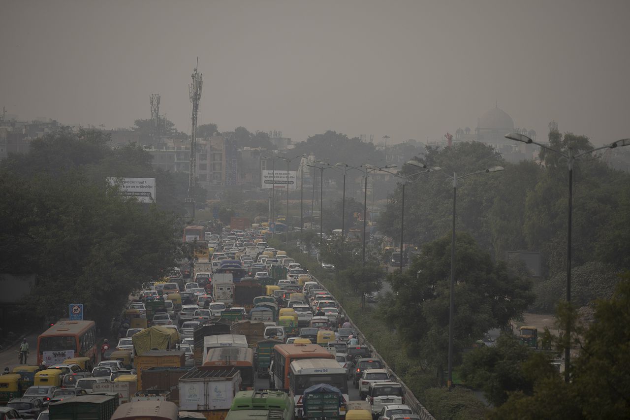 India ordena trabajar desde casa por la contaminación de Delhi