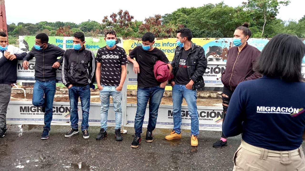 Expulsados venezolanos que se dedicaban a robar en TrasMilenio