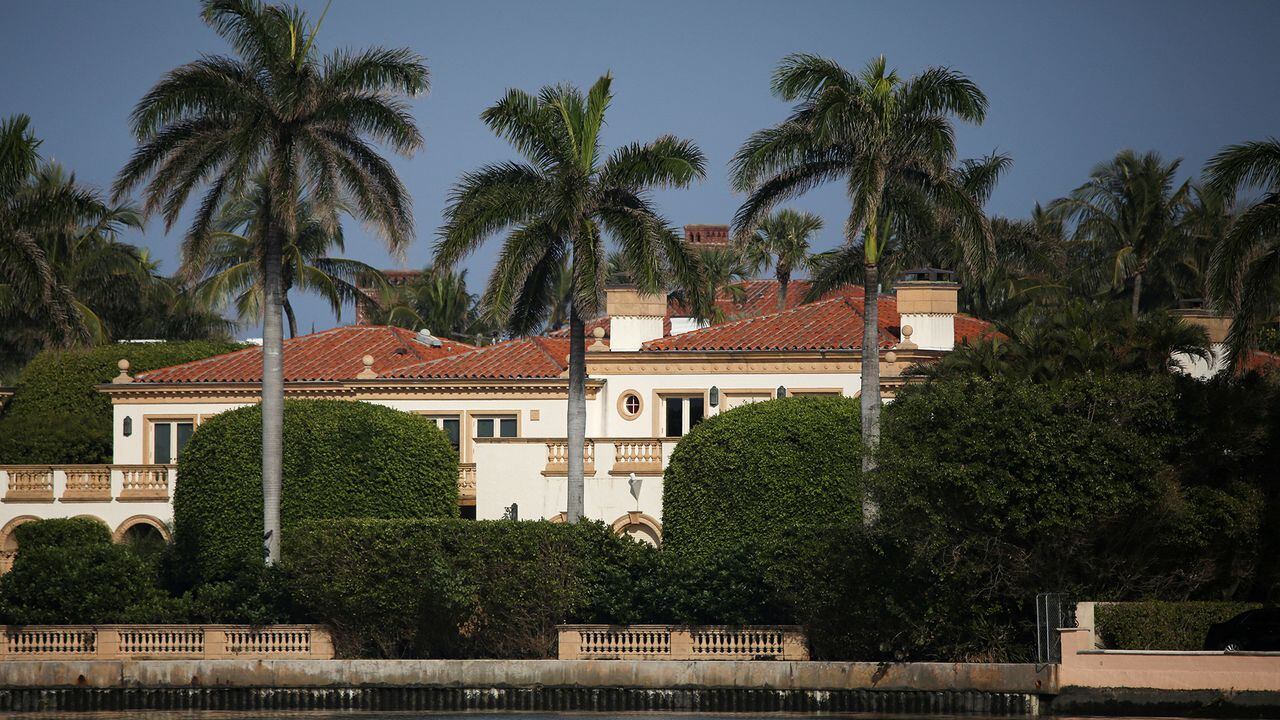 El resort Mar-a-Lago del expresidente estadounidense Donald Trump en Palm Beach, Florida, EE. UU., el 8 de febrero de 2021. REUTERS/Marco Bello/File Photo