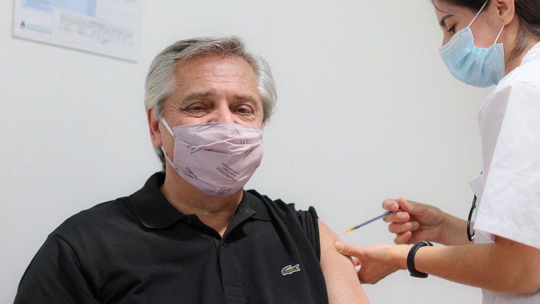Alberto Fernández recibe la vacuna rusa Sputnik V