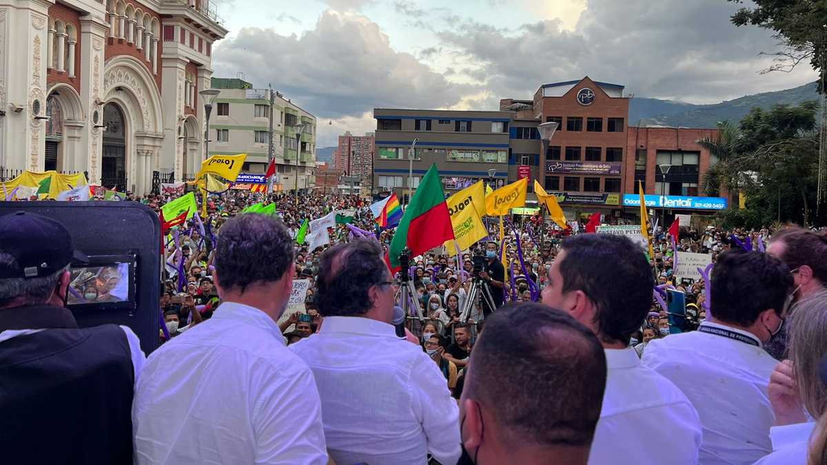 Gustavo Petro volvió a llenar Plaza en Bello, municipio de Antioquia.