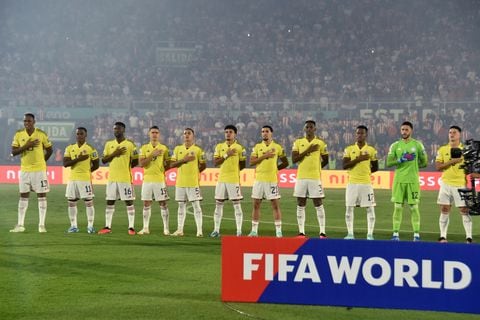 Colombia's players sing their national anthem before the 2026 FIFA World Cup South American qualification football match between Paraguay and Colombia at the Defensores del Chaco stadium in Asuncion on November 21, 2023. (Photo by NORBERTO DUARTE / AFP)
