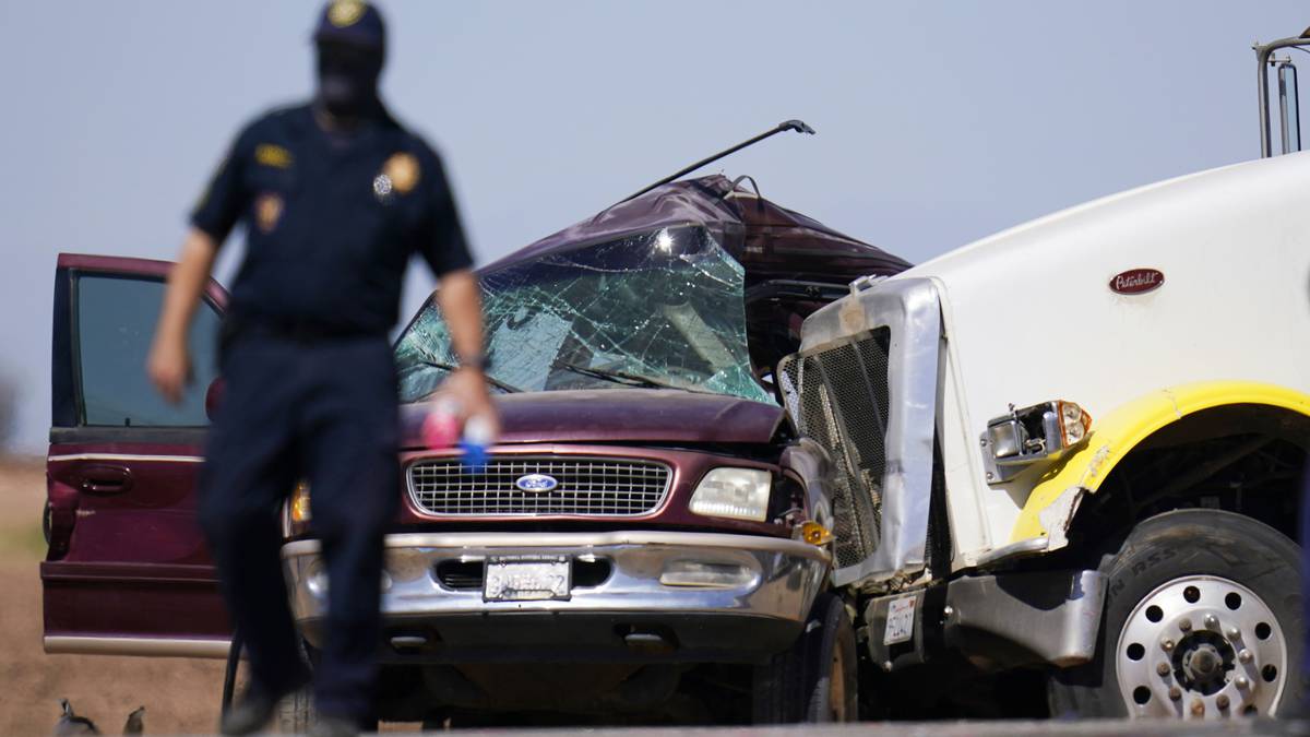 Accidente automovilístico deja 15 muertos en California