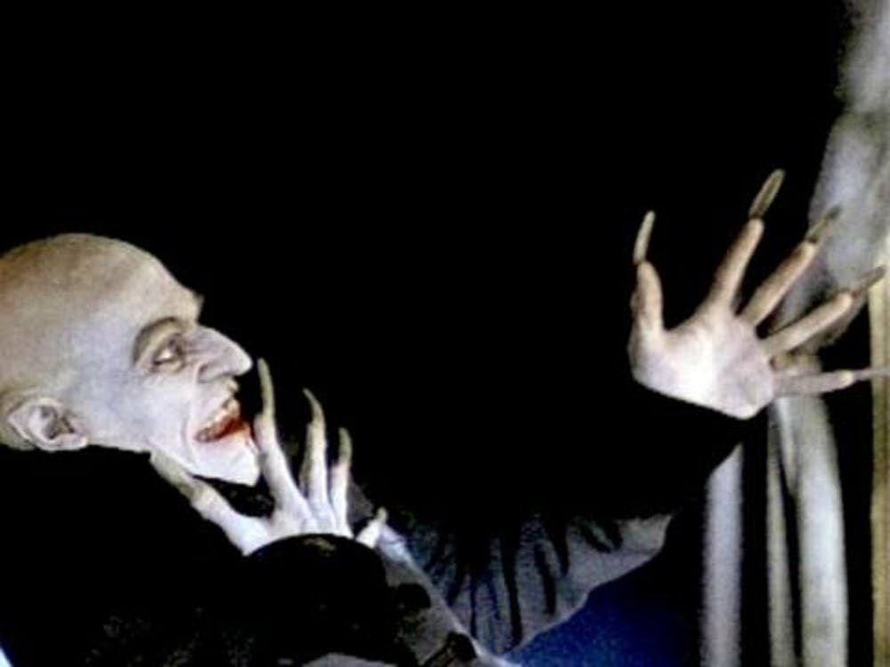 Willem Dafoe, interpretando a Max Schreck en La sombra del vampiro. IMDB