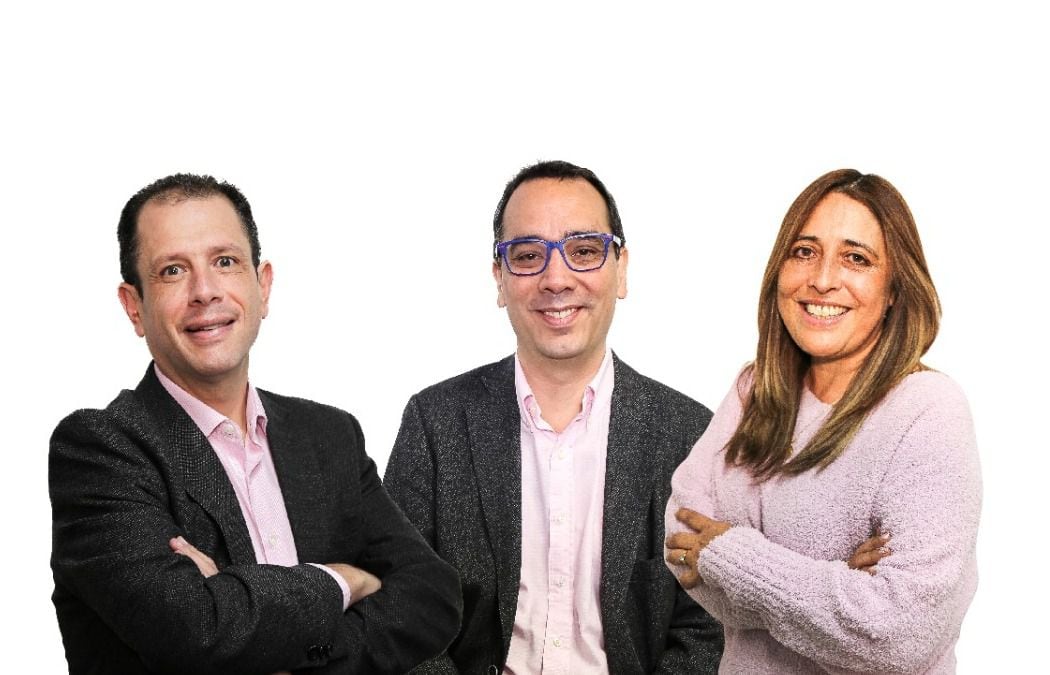 Christian Dieb, CEO Mediabrands Región Andina; Álvaro Velásquez, managing director de Mediabrands Colombia; y Nohora Ahumada, directora de Recursos Humanos.