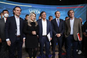 Debate definitivo Candidatos y presentadores
Vicky Dávila