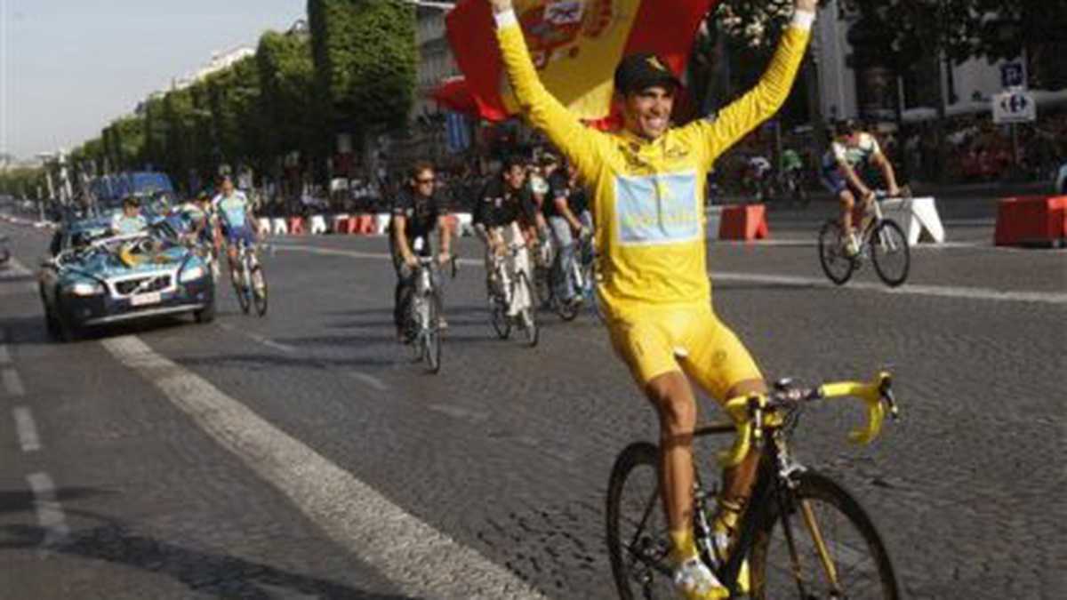 Alberto Contador, de España, se corónó campeón del Tour de Francia.