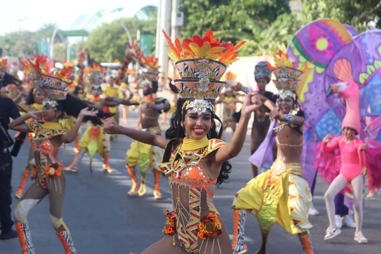 Comparsa participando en el tercer día de Carnaval