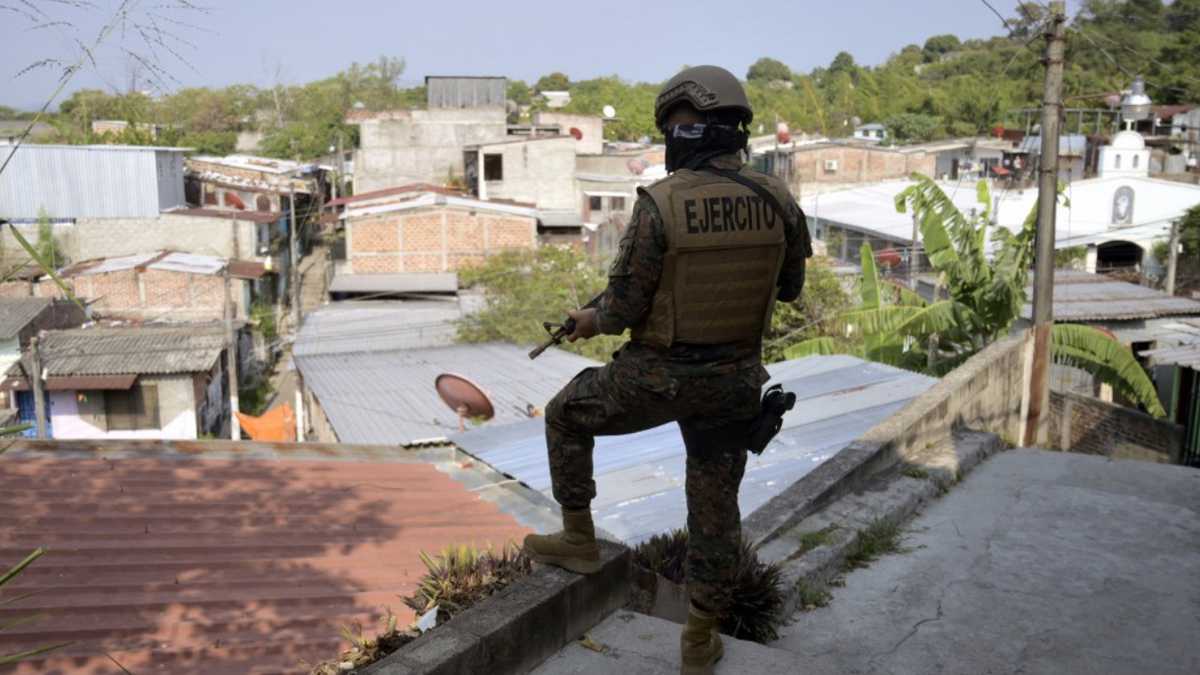 El presidente de El Salvador lanzó una ofensiva contra las pandillas que azotan las diferentes ciudades del país