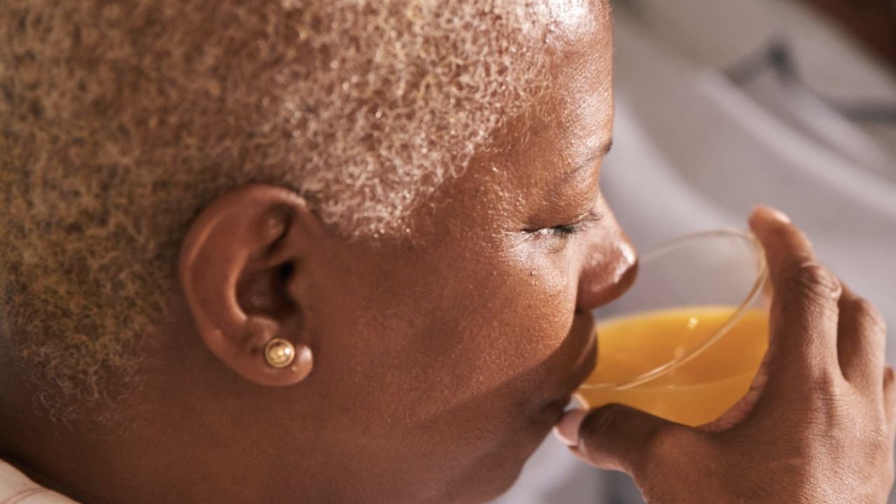 El jugo de naranja aporta una gran cantidad de vitamina C al organismo