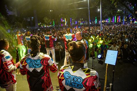 Con un concierto gratuito y sorpresivo, el Grupo Niche le hizo la Feria a caleños y visitantes.