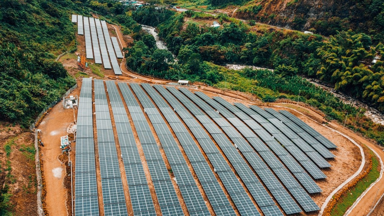 Además de esta granja solar, la compañía ya ha instalado nueve sistemas solares sobre techo, en importantes edificiaciones de Pereira.