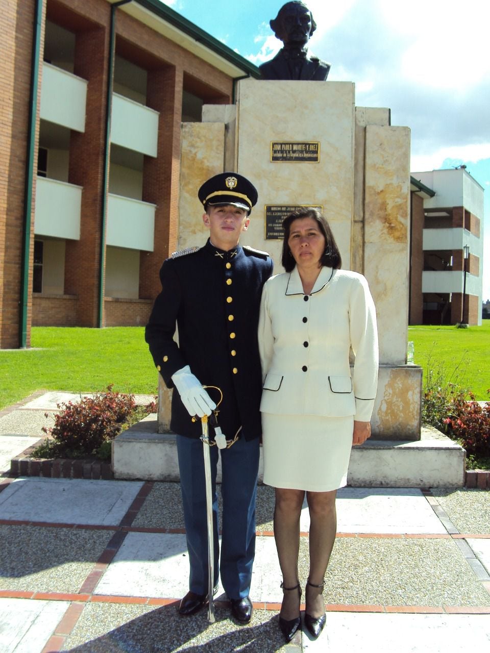 Capitán Ronal Moreno con su madre Rosa Rodríguez