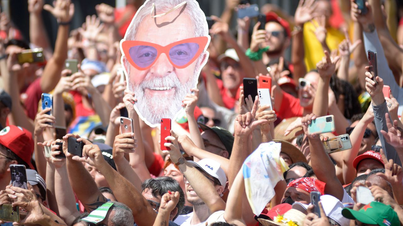 Miles de brasileros salieron a las calles para respaldar el nuevo gobierno de Luiz Inacio Lula da Silva.