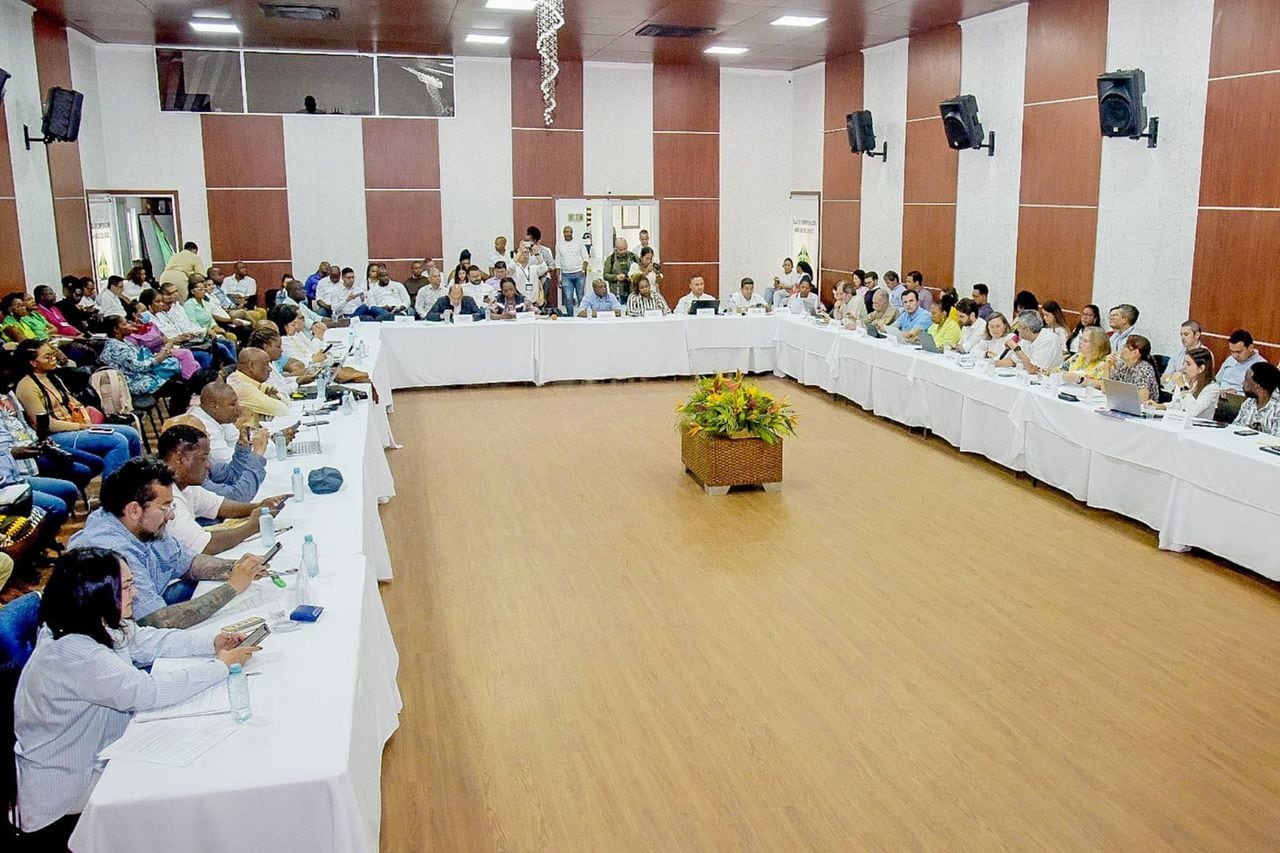 Autoridades nacionales con las autoridades de diferentes sectores del Chocó.