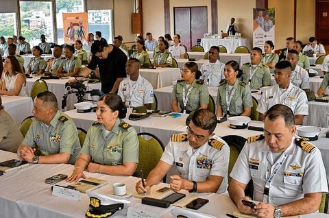 En el segundo encuentro de becarios egresados de la Policía Nacional y la Armada de Colombia por medio del programa Vamos Sumando, los jóvenes expresaron sus experiencias positivas.