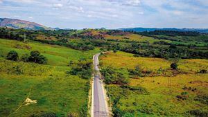 La vía atraviesa a los municipios de Chocontá́, Machetá, Manta, Tibirita, Guateque, Sutatenza, Somondoco, Garagoa, Macanal, Santa María, San Luis de Gaceno y Sabanalarga.