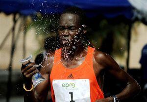 El atleta keniata Julius Kipego compitió el domingo en la media Maratón de Medellín. Kipego ganó con un tiempo de 1:03:18. 