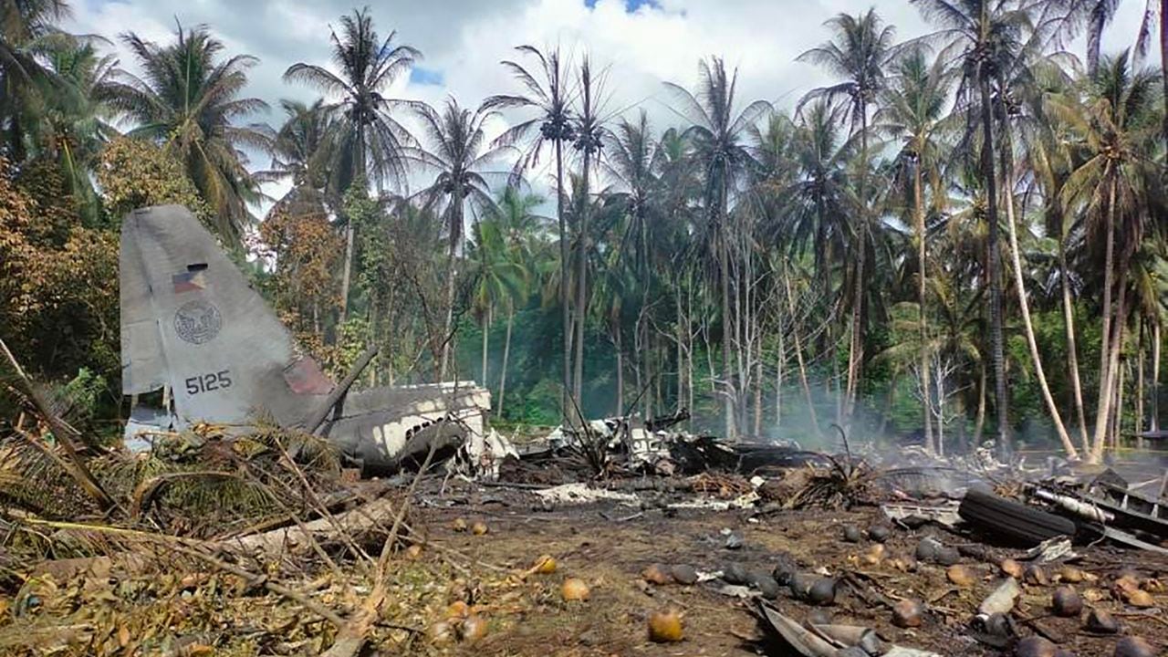 In this handout photo taken on July 4, 2021 and received from the Philippine military Joint Task Force-Sulu (JTF-Sulu), smoke billows from the wreckage of a Philippine Airforce C-130 transport plane after it crashed near the airport in Jolo town, Sulu province on the southern island of Mindanao. (Photo by Handout / Joint Task Force-Sulu / AFP) / -----EDITORS NOTE --- RESTRICTED TO EDITORIAL USE - MANDATORY CREDIT "AFP PHOTO / JOINT TASK FORCE-SULU (JTF-SULU) " - NO MARKETING - NO ADVERTISING CAMPAIGNS - DISTRIBUTED AS A SERVICE TO CLIENTS