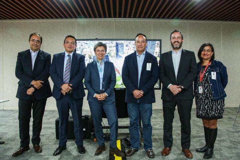 Momento de la firma del acuerdo de Transacción entre Bogotá y Aldeas Proyectos