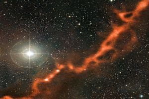Esta imagen tomada por  telescopio APEX, de parte de la Nube Molecular de Tauro, muestra un filamentode polvo cósmico más de diez años luz de largo. En él, las estrellas recién nacidas están ocultas, y densas nubes de gas están a punto de colapsar para formar más estrellas.
Esta imagen muestra dos regiones en la nube: la parte superior derecha del filamento se muestra aquí es Barnard 211, mientras que la parte inferior izquierda es Barnard 213.