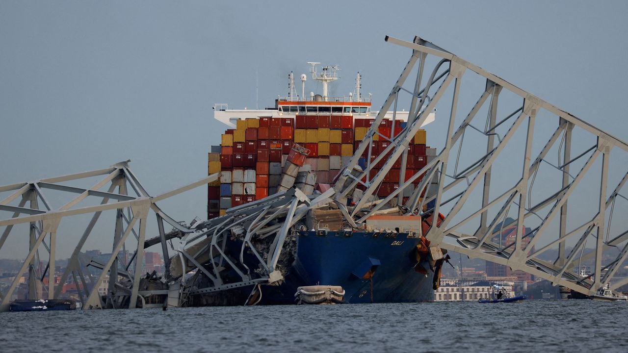Una vista del buque de carga Dali que se estrelló contra el puente Francis Scott Key provocando su colapso en Baltimore, Maryland, EE.UU., el 26 de marzo de 2024.