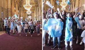 "Muchachos, ahora nos volvimos a ilusionar", cantada al ritmo de los niños Teatro Colón de Argentina.