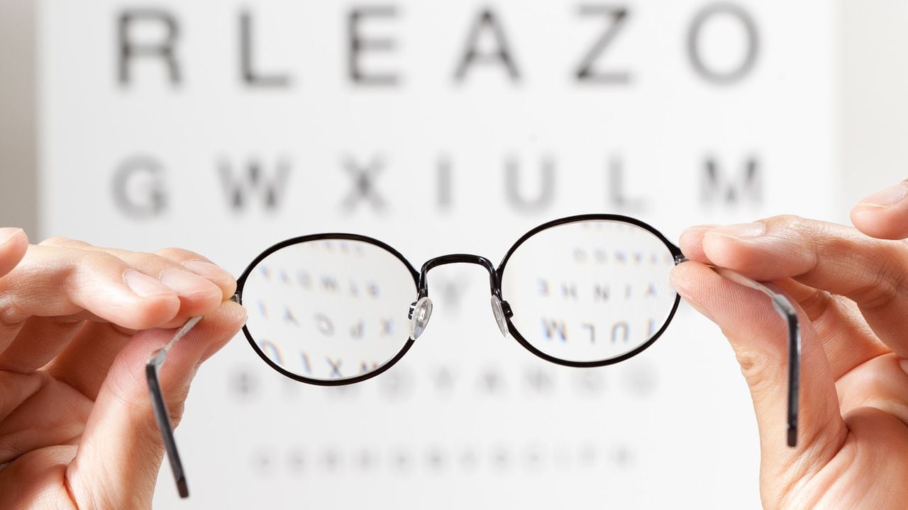 Qué tan efectivas son las gafas para leer que venden en las farmacias: ojo  que no todas hacen bien