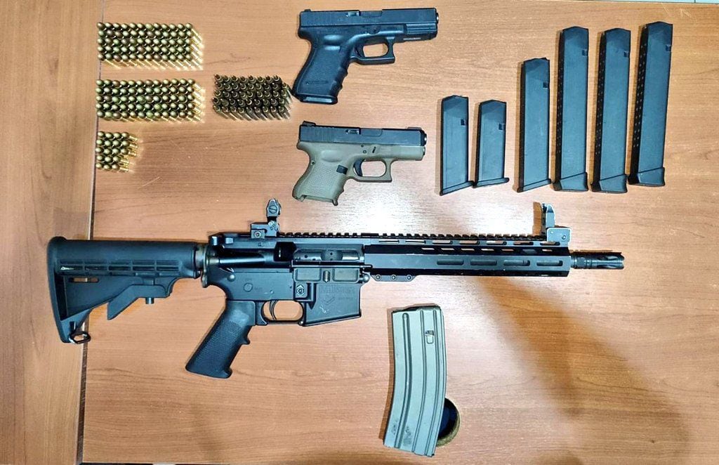Este es el armamento incautado por la Policía Nacional de Ecuador tras la detención de los dos sospechosos