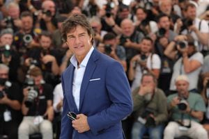 El actor estadounidense Tom Cruise posa durante un photocall para la película "Top Gun: Maverick" en la 75ª edición del Festival de Cine de Cannes en Cannes, sur de Francia, el 18 de mayo de 2022. (Photo by Valery HACHE / AFP)
