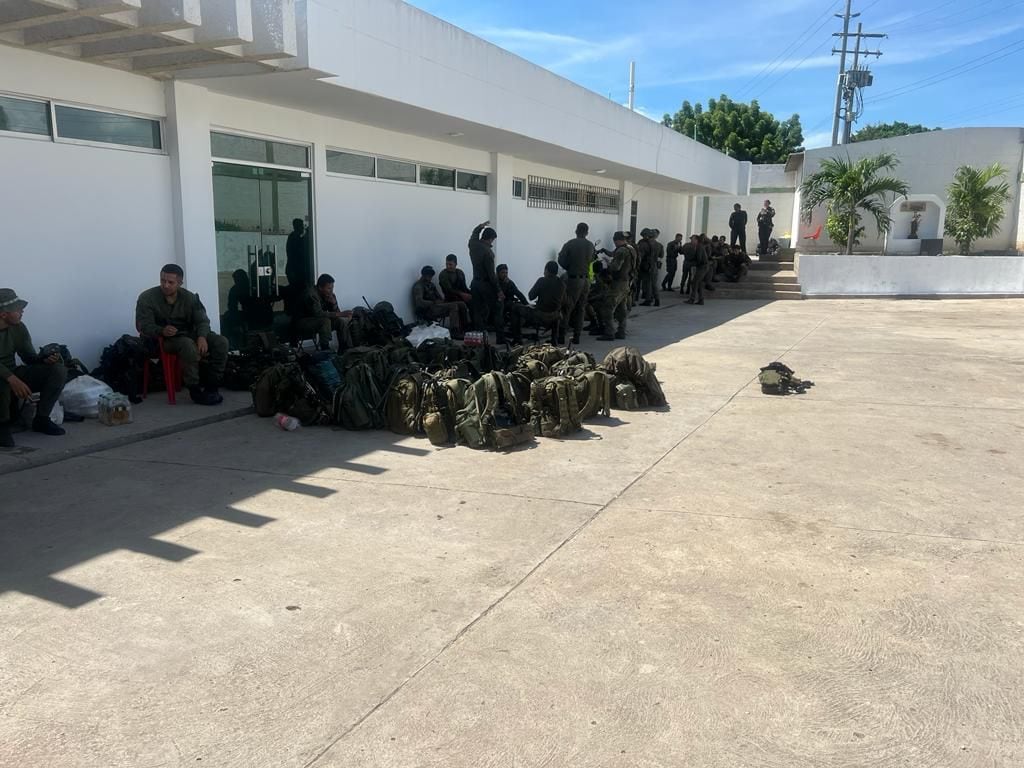 Comandos en la estación de Policía en La Guajira
