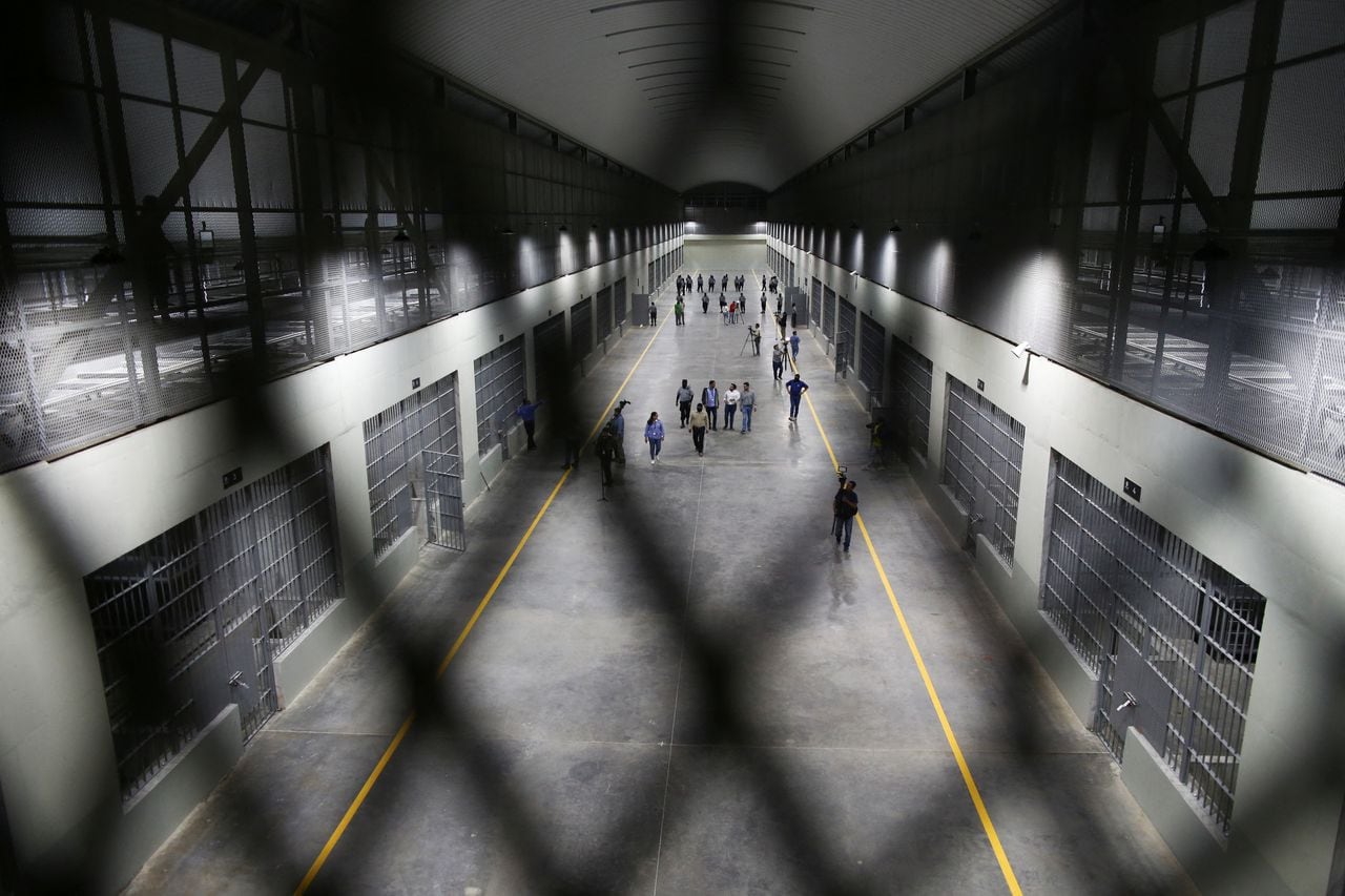 Nayib Bukele, presidente de El Salvador, presentó la cárcel más grande de América. Foto: Reuters.