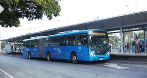 Buses del MIO en la estación Versalles, norte de Cali.