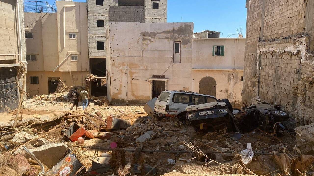 Secuelas de las inundaciones en Derna, Libia.