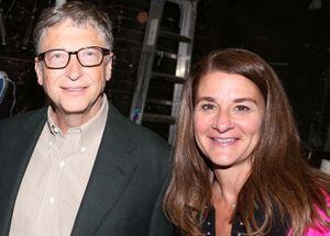 NEW YORK, NY - OCTOBER 11:  (EXCLUSIVE ACCESS) Bill Gates and wife Melinda Gates pose backstage at the hit musical "Hamilton" on Broadway at The Richard Rogers Theater on October 11, 2015 in New York City.  (Photo by Bruce Glikas/FilmMagic)