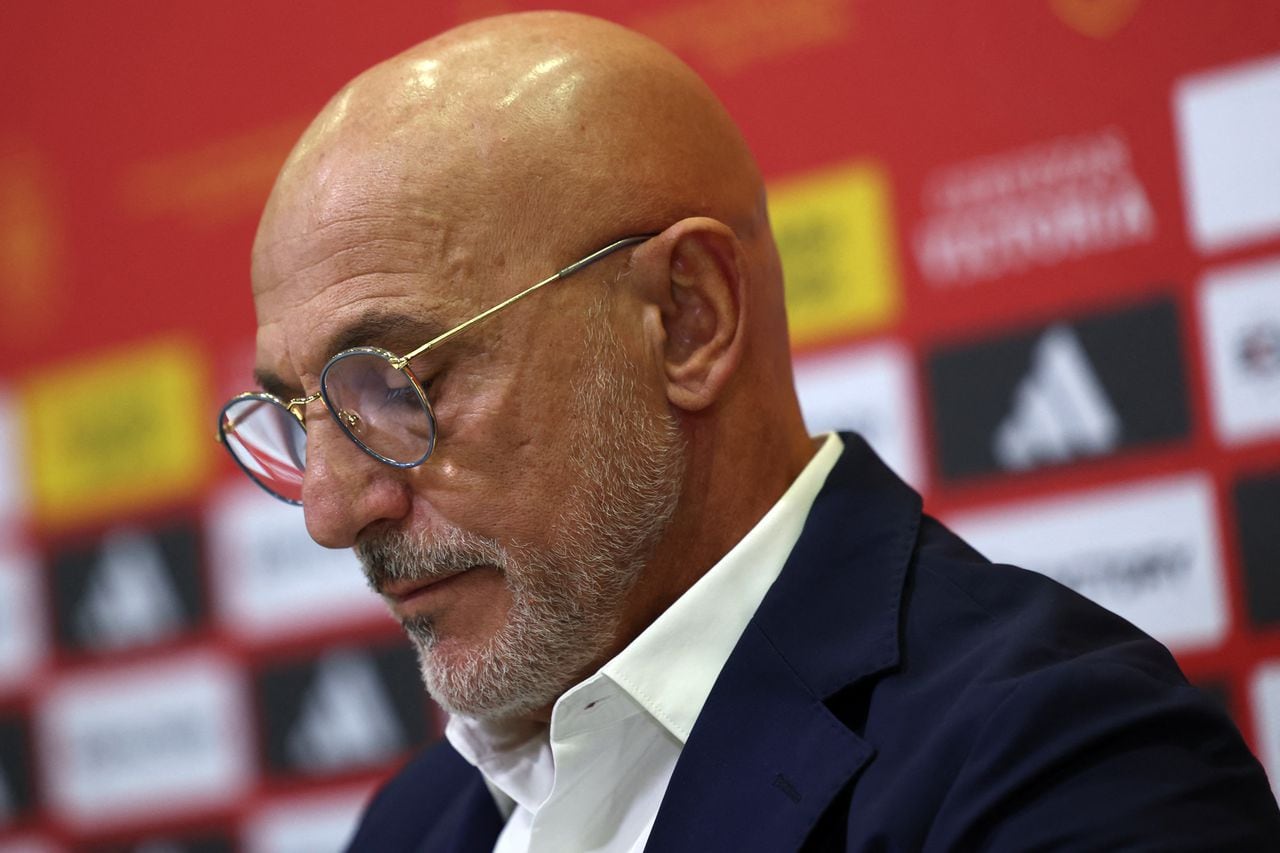 Spain's coach Luis de la Fuente holds a press conference to announce the list of summoned players ahead of the EURO 2024 qualifying football matches against Georgia and Cyprus, at the Ciudad del Futbol training facilities in Las Rozas de Madrid on September 1, 2023. Spain coach Luis de la Fuente apologised today for applauding football federation president Luis Rubiales' speech last week in which he said he would not resign, after his forcible kiss on the lips of Women's World Cup star Jenni Hermoso. (Photo by Pierre-Philippe MARCOU / AFP)