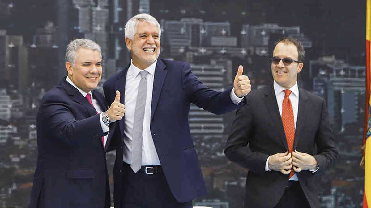 El presidente Iván Duque, el alcade Enrique Peñalosa y el gerente del metro, Andrés Escobar.