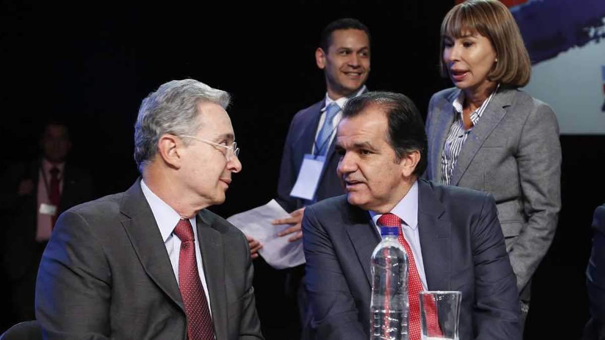 Zuluaga quiere ser candidato, Uribe es el que tiene dudas