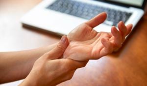 Pain in wrist while using laptop, carpal tunnel syndrome