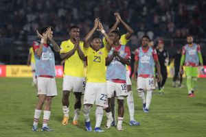 Selección Colombia festejando su victoria en Asunción.