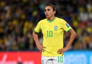 Marta, figura de Brasil, reacciona a la derrota frente a Francia.